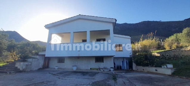 Villa unifamiliare via Francesco Cangialosi, Centro, Carini