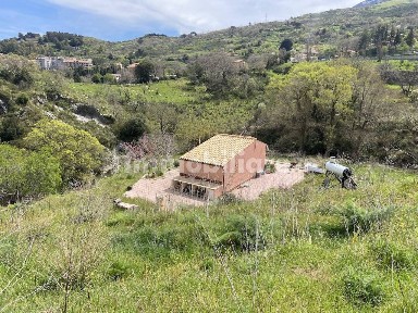 Isnello, contrada fulla