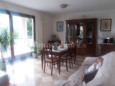 Villa unifamiliare via delle Begonie, Centro città, Ascoli Piceno