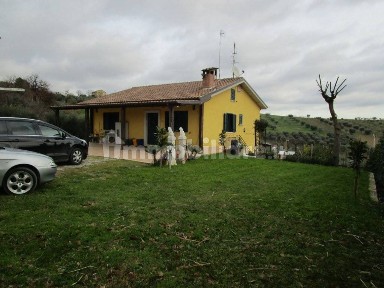 Villa unifamiliare Contrada Carpineto, Monsampolo del Tronto