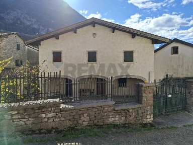 Terratetto unifamiliare via Giovanni Uberti 2, Castello Lavazzo, Longarone