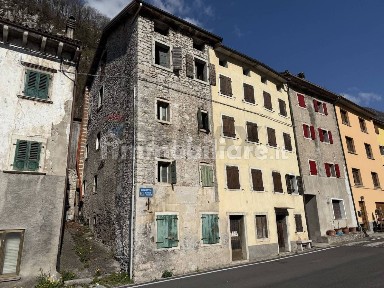 Terratetto plurifamiliare via Roma 1, Castello Lavazzo, Longarone