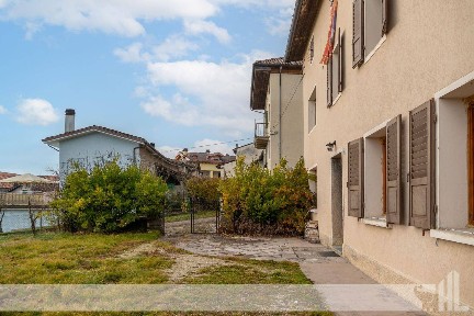 Terratetto unifamiliare piazza Adelvaldo Ferrari 9, Centro, Cesiomaggiore