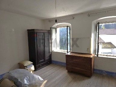 Terratetto plurifamiliare 140 m², da ristrutturare, Lamon