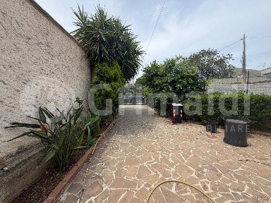 Villa bifamiliare via Miseno, 7, Mondello - Valdesi, Palermo