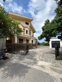 Villa unifamiliare, da ristrutturare, 250 m², Guadagna, Palermo