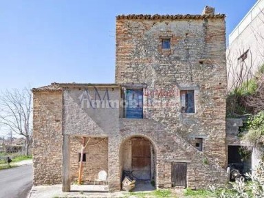 Montefiore dell'Aso, Via Gentile Da Montefiore, 104
