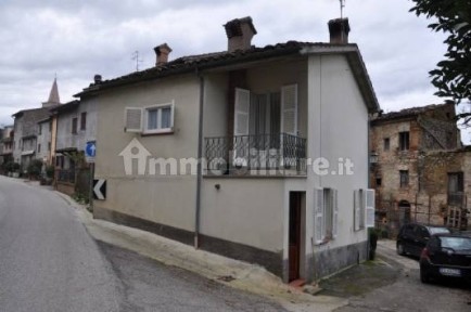 Villa unifamiliare via Ghezzi 46, Centro, Comunanza