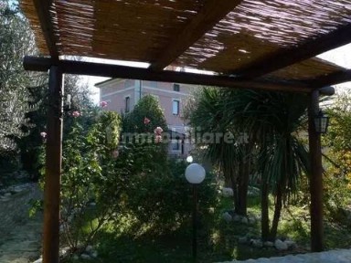 Villa unifamiliare 240 m², Carassai