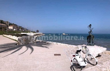 Villa unifamiliare via Cristoforo Colombo, Centro, Grottammare