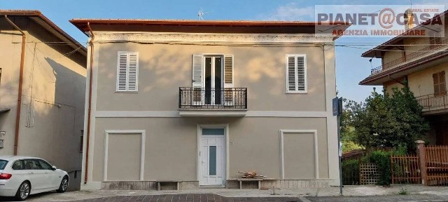 Villa unifamiliare via Salaria, Piattoni Villa Sant'Antonio, Castel di Lama