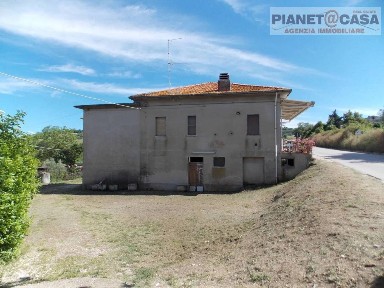 Villa unifamiliare, da ristrutturare, 350 m², Offida