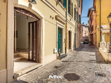 Locale commerciale in Affitto