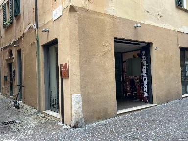 Locale commerciale in Affitto