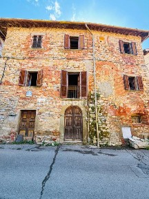 Laterina Pergine Valdarno, Piazza Serristori