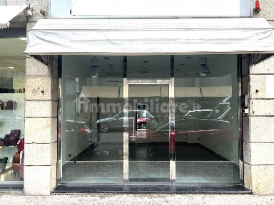 Locale commerciale in Affitto
