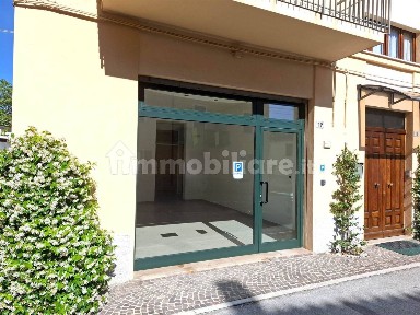 Locale commerciale in Affitto