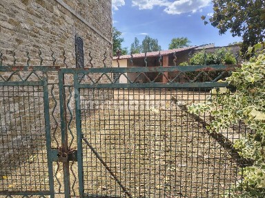 Terratetto unifamiliare 160 m², da ristrutturare, Centro, Poppi