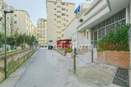 Napoli, Fuorigrotta, Via Giacomo Leopardi, 194
