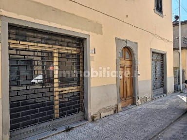 Terratetto unifamiliare 180 m², da ristrutturare, Centro, Poppi