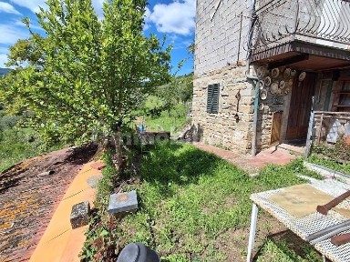 Terratetto unifamiliare 90 m², buono stato, Castel San Niccolò