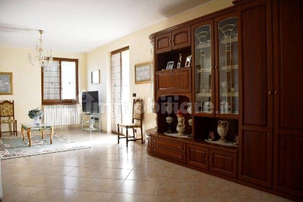 Terratetto unifamiliare 340 m², ottimo stato, Quarata, Arezzo