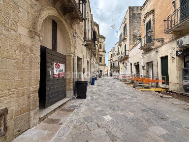 Locale commerciale in Vendita