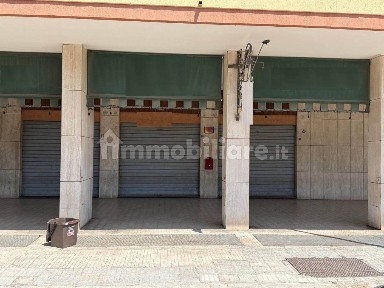 Locale commerciale in Vendita