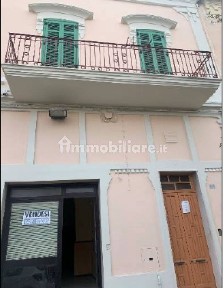 Locale commerciale in Vendita