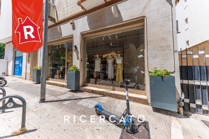 Locale commerciale in Vendita