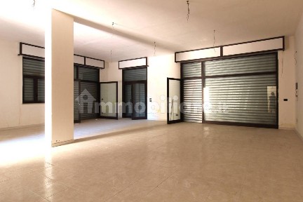 Locale commerciale in Vendita