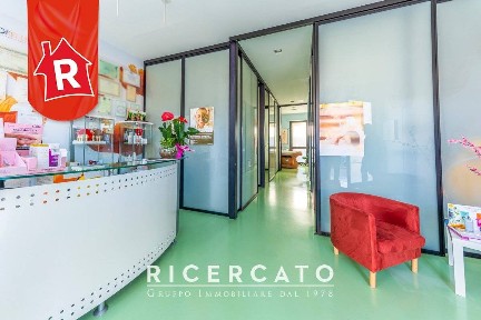 Locale commerciale in Vendita
