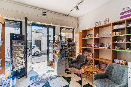 Locale commerciale in Vendita