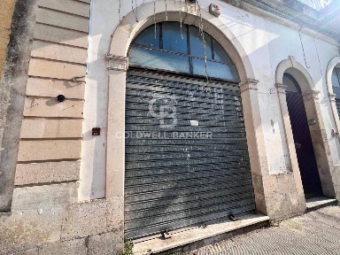 Locale commerciale in Vendita