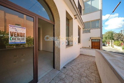 Locale commerciale in Vendita