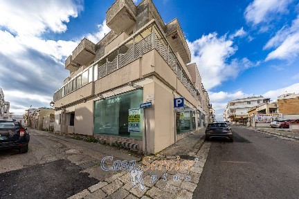 Locale commerciale in Vendita
