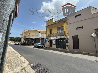 Locale commerciale in Vendita