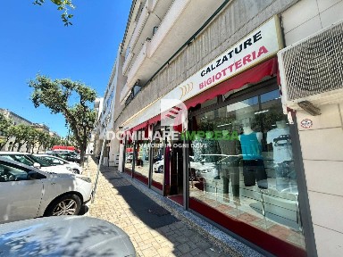Locale commerciale in Vendita