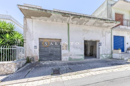 Locale commerciale in Vendita