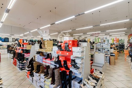 Locale commerciale in Vendita