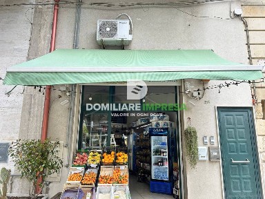 Locale commerciale in Vendita
