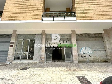 Locale commerciale in Vendita