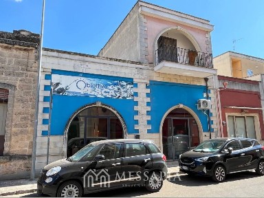Locale commerciale in Vendita