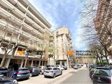 Locale commerciale in Vendita