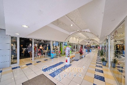 Locale commerciale in Vendita