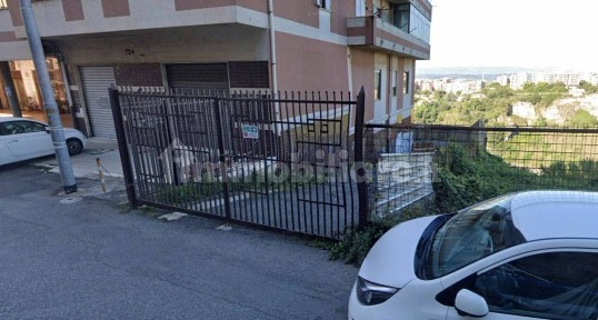 Magazzino all'asta via Carlo V 108-110 e 100, Catanzaro