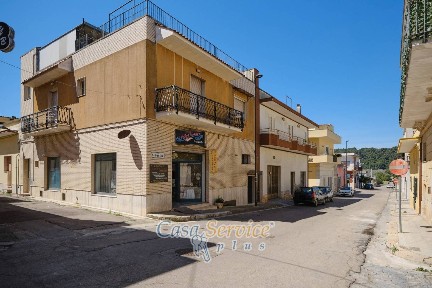 Locale commerciale in Vendita