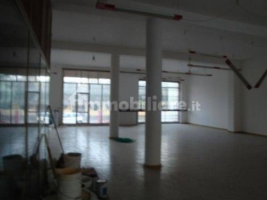 Concessionaria con laboratorio in Vendita