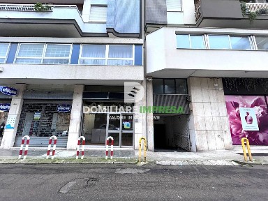 Locale commerciale in Vendita
