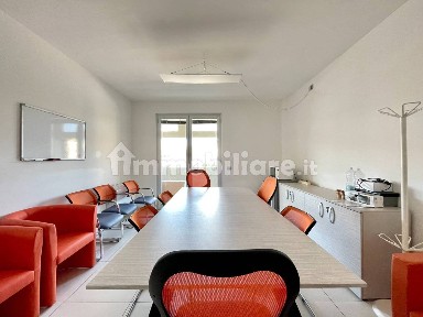 Locale commerciale in Vendita